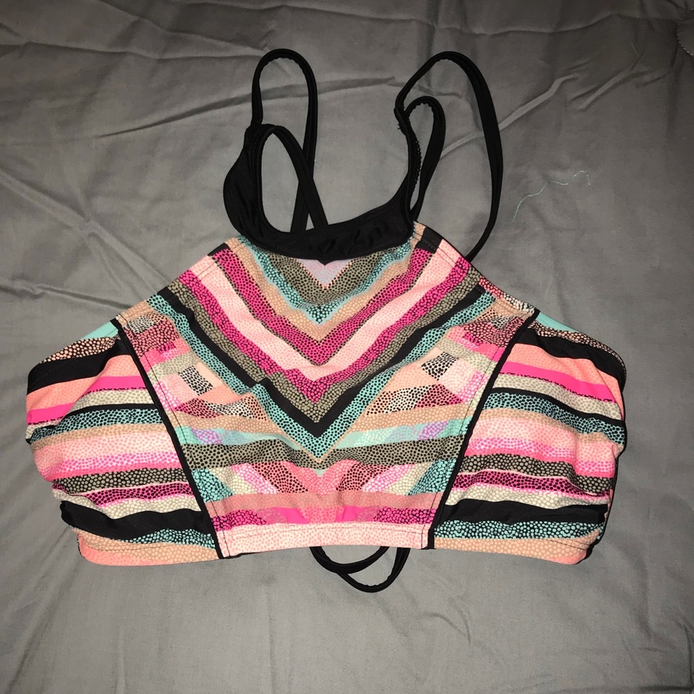 I am selling this swimsuit top.